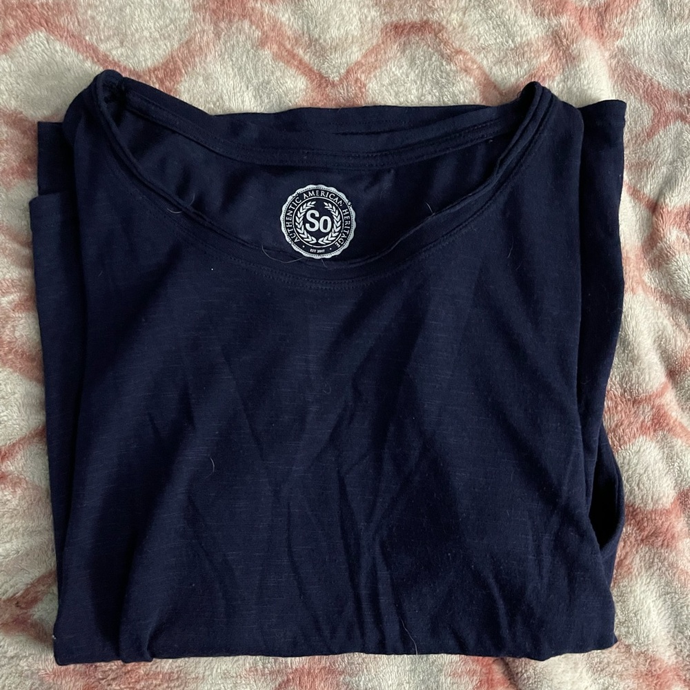 navy blue tee shirt